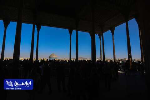 مسافران نوروزی در میدان نقش جهان اصفهان