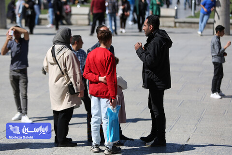 مسافران نوروزی در میدان نقش جهان اصفهان