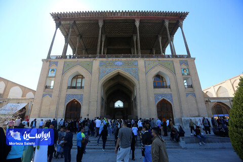 مسافران نوروزی در میدان نقش جهان اصفهان