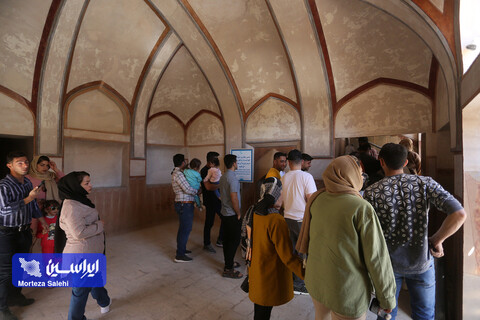 مسافران نوروزی در میدان نقش جهان اصفهان