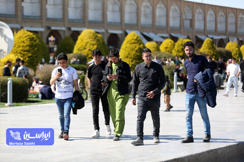 مسافران نوروزی در میدان نقش جهان اصفهان