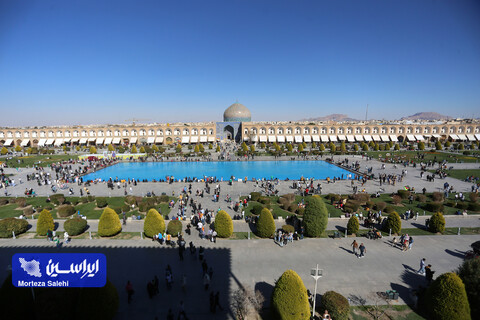 مسافران نوروزی در میدان نقش جهان اصفهان