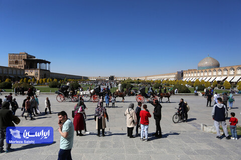 مسافران نوروزی در میدان نقش جهان اصفهان