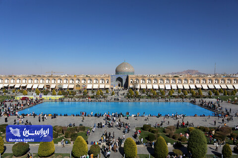 مسافران نوروزی در میدان نقش جهان اصفهان