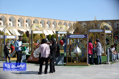 مسافران نوروزی در میدان نقش جهان اصفهان