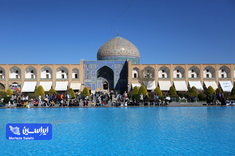 مسافران نوروزی در میدان نقش جهان اصفهان
