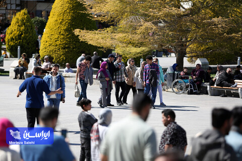مسافران نوروزی در میدان نقش جهان اصفهان