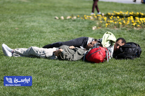 مسافران نوروزی در میدان نقش جهان اصفهان