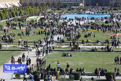 مسافران نوروزی در میدان نقش جهان اصفهان