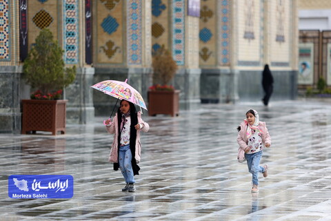 بارش باران در حرم مطهر رضوی
