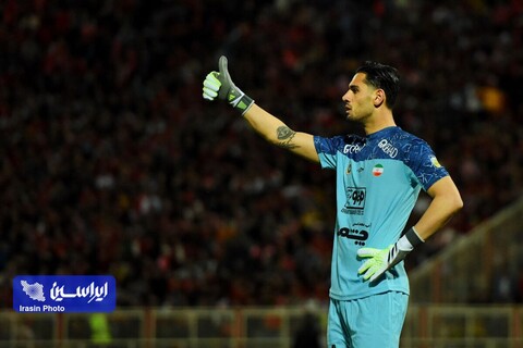 دسته گل میرزازاد سنگربان سپاهان برای ملوانی‌ها