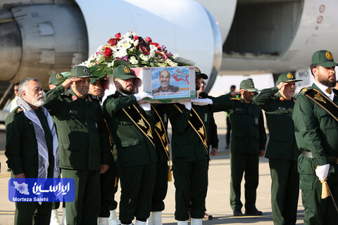 استقبال از پیکر مطهر سردار شهید زاهدی در فرودگاه اصفهان