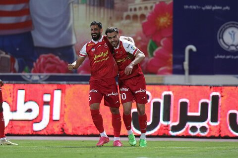 پرسپولیس به یک امتیازی استقلال صدرنشین رسید