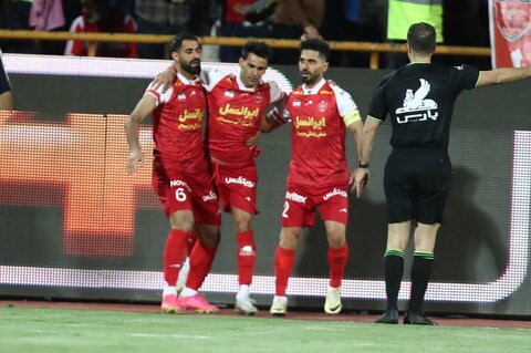 تک گل پرسپولیس برای ماندن در فاصله یک امتیازی استقلال