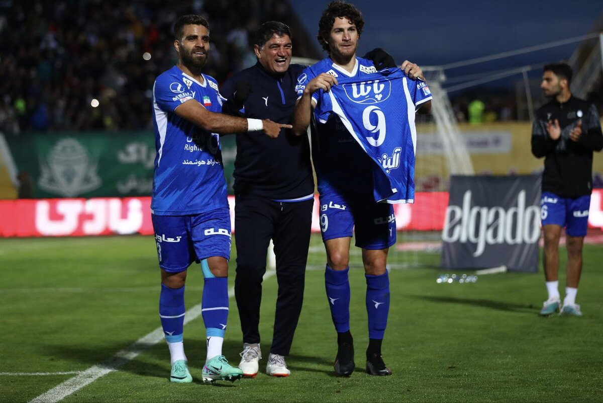 استقلال با برد در اراک صدر را حفظ کرد