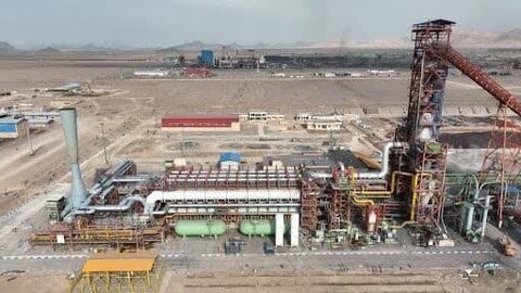 آغاز نصب نخستین تجهیزات عظیم کارخانه آهن اسفنجی بافق