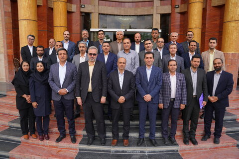 هلدینگ آتیه فولاد با نگاه استراتژیک خود، همواره سربلند و روبه‌رشد می‌ماند