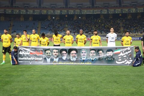 گرامیداشت شهدای خدمت در ورزشگاه نقش‌جهان