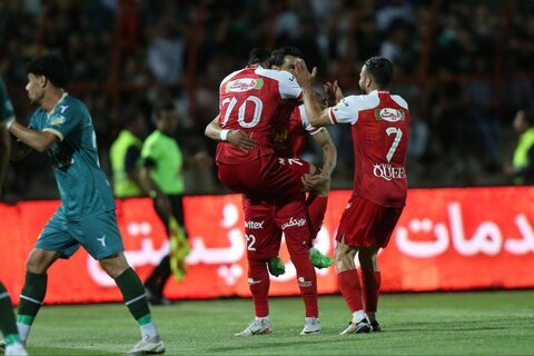 حال و هوای ورزشگاه آزادی بعد از گل اول پرسپولیس به مس رفسنجان