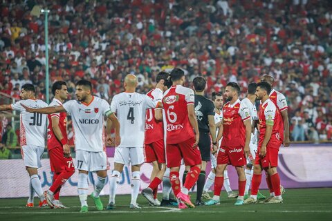 شادی بازیکنان پرسپولیس همراه با هواداران