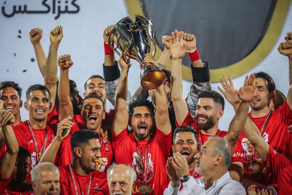 بالا رفتن جام قهرمانی لیگ برتر بیست‌وسوم توسط پرسپولیسی‌ها