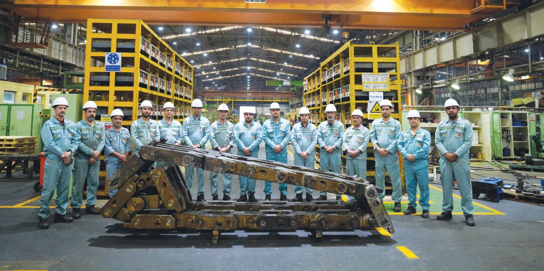 تعمیر اساسی زنجیر دَمی‌بار ماشین ریخته‌گری شماره ۵ فولاد مبارکه