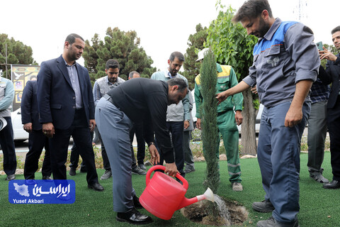 بازدید وزیر امور اقتصادی و دارایی از خطوط تولید و طرح های توسعه فولاد مبارکه