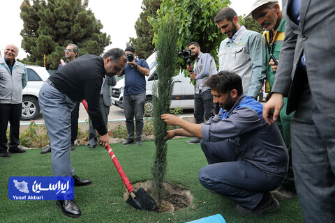 بازدید وزیر امور اقتصادی و دارایی از خطوط تولید و طرح های توسعه فولاد مبارکه