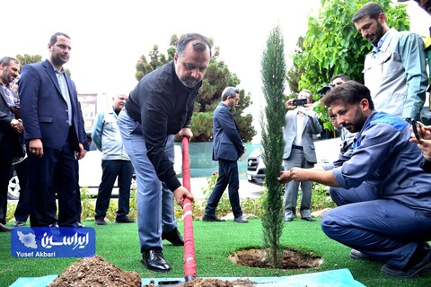 بازدید وزیر امور اقتصادی و دارایی از خطوط تولید و طرح های توسعه فولاد مبارکه