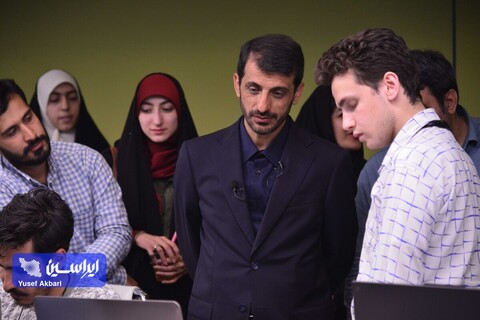 حضور مدیرعامل فولاد مبارکه در سومین روز از رویداد هنری «روایت پیشرفت»