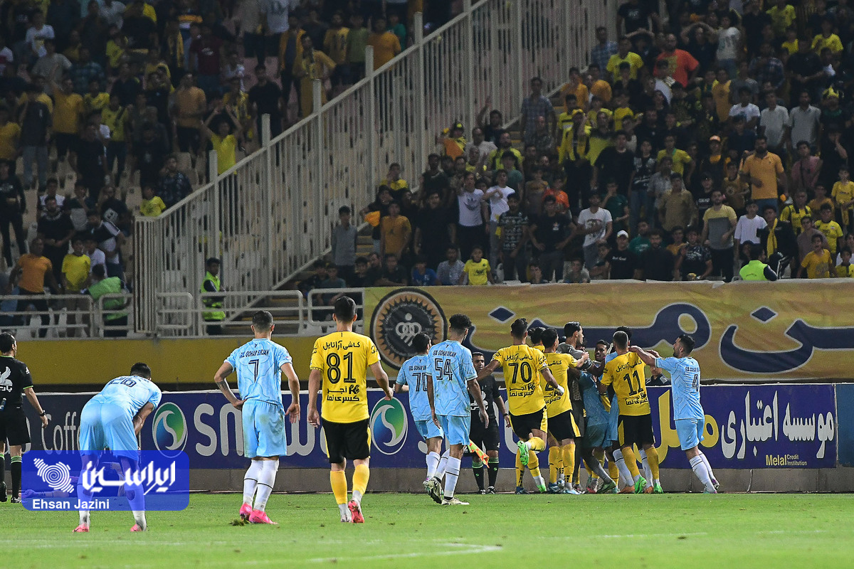 تبعات درگیری در پایان دیدار/ گل‌گهری‌ها، مدافع و مترجم سپاهان را مصدوم کردند