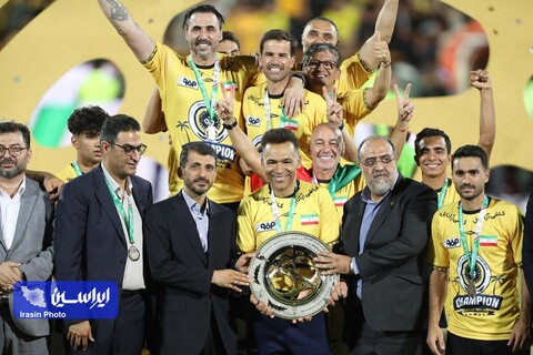 بالا رفتن کاپ قهرمانی جام حذفی توسط بازیکنان سپاهان