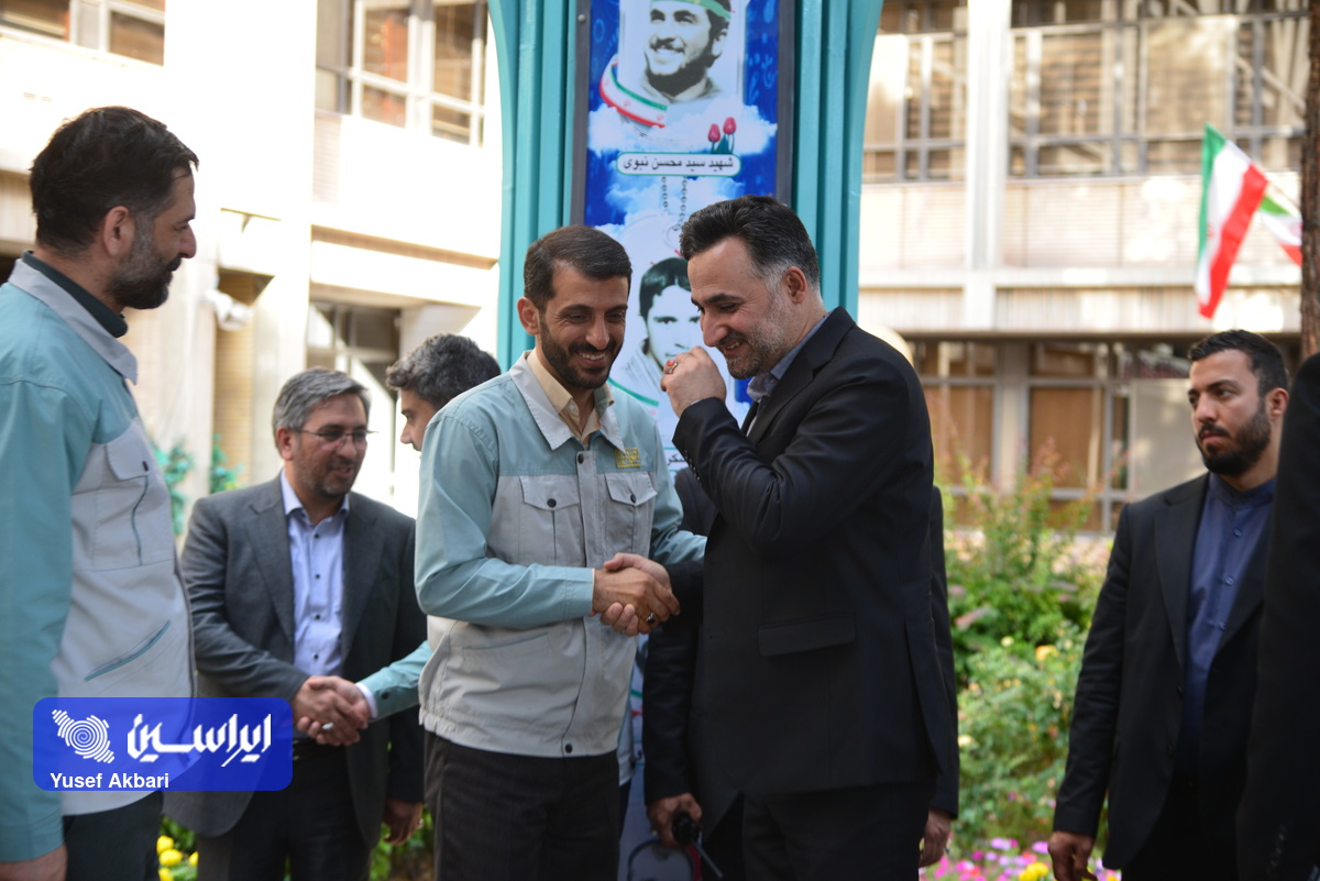 حضور معاون رئیس‌جمهور در شرکت فولاد مبارکه/نهال یادبود غرس شد