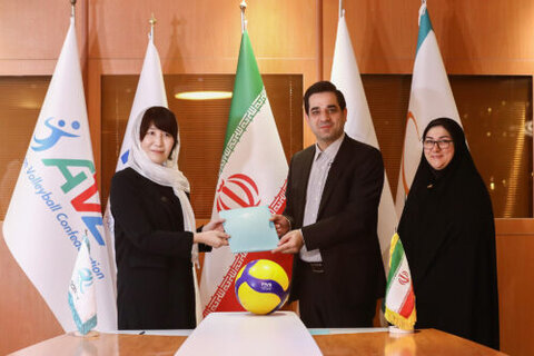 نخستین نشست رئیس فدراسیون والیبال با «لی»