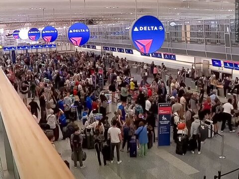 اختلال جهانی اینترنت / هزاران مسافر آمریکایی همچنان سرگردان هستند