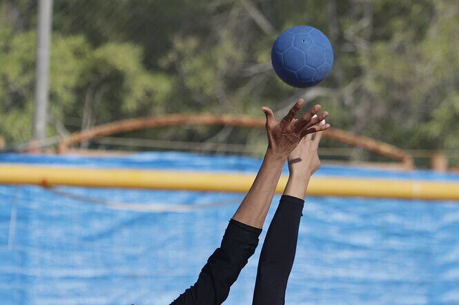 اصفهان قهرمان مسابقات هندبال ساحلی بانوان کشور شد