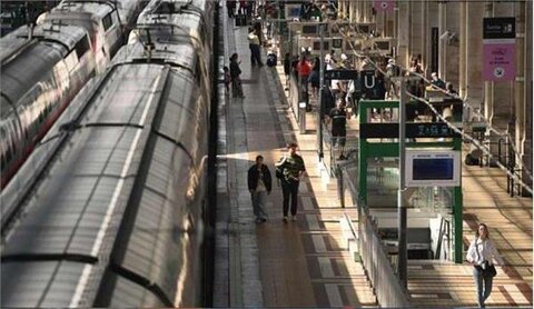 ترمیم ریل‌های شکسته پاریس پس از خرابکاری