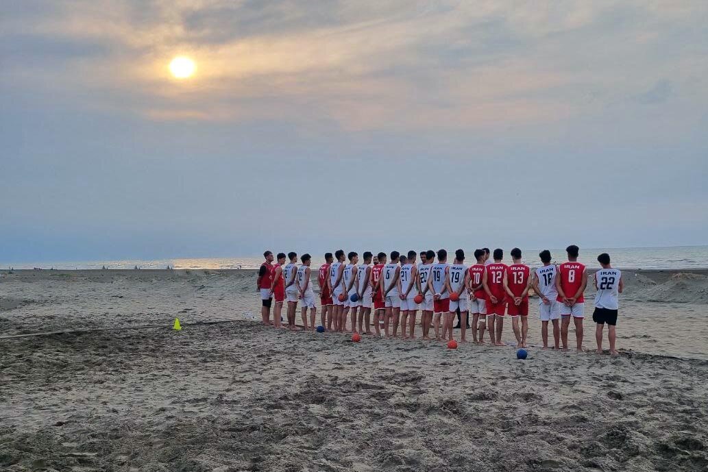 اردو ملی‌پوشان نوجوان هندبال ساحلی در بندر انزلی 