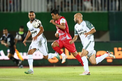 توقف پرسپولیس در اولین بازی فصل مقابل ذوب‌آهن