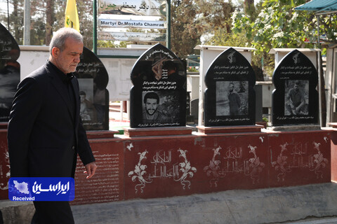 تجدید میثاق رئیس جمهور و اعضای هیئت دولت چهاردهم با آرمان‌های امام راحل