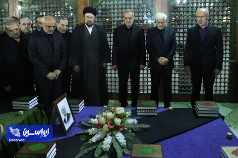 تجدید میثاق رئیس جمهور و اعضای هیئت دولت چهاردهم با آرمان‌های امام راحل