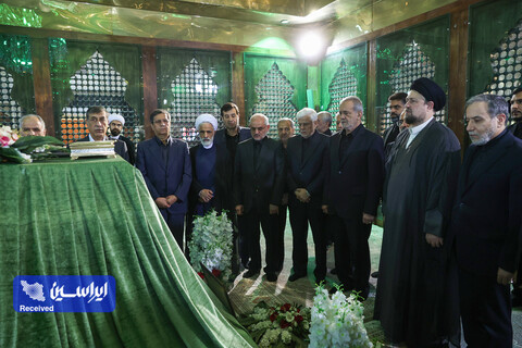 تجدید میثاق رئیس جمهور و اعضای هیئت دولت چهاردهم با آرمان‌های امام راحل