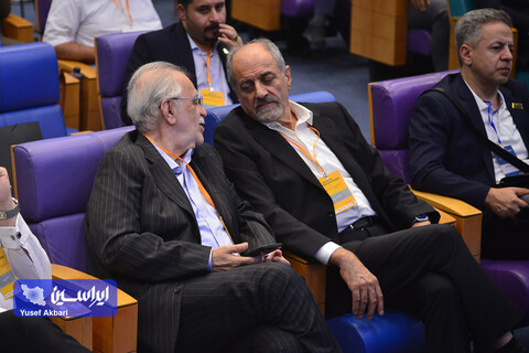 پنل دوم همایش «توسعه متوازن و پایدار صنعت آهن و فولاد ایران»