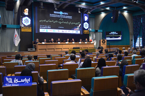 پنل دوم همایش «توسعه متوازن و پایدار صنعت آهن و فولاد ایران»