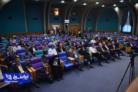 پنل دوم همایش «توسعه متوازن و پایدار صنعت آهن و فولاد ایران»