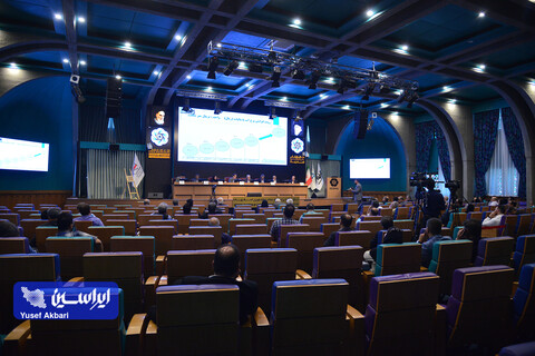 پنل سوم همایش «توسعه متوازن و پایدار صنعت آهن و فولاد ایران»