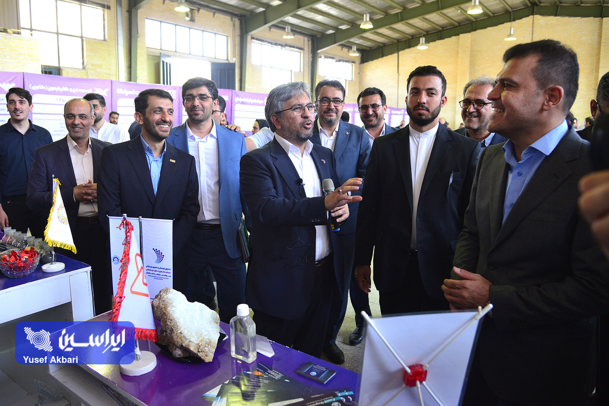 بازدید معاون علمی رئیس‌جمهور از نمایشگاه شرکت‌های سرمایه‌پذیر صندوق سرمایه‌گذاری خطرپذیر فولاد مبارکه