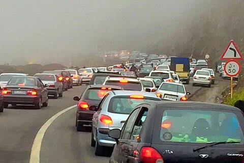 جاده چالوس یک‌طرفه است؛ بارش باران در جاده‌های ۲۲ استان