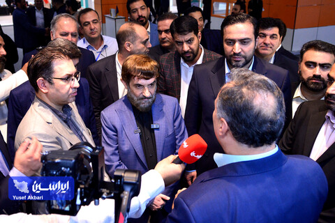 بازدید رئیس گروه اقتصادی دفتر مقام معظم رهبری از غرفه فولاد