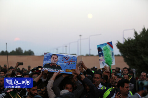 ورود پیکر شهید نیلفروشان به فرودگاه شهید بهشتی اصفهان